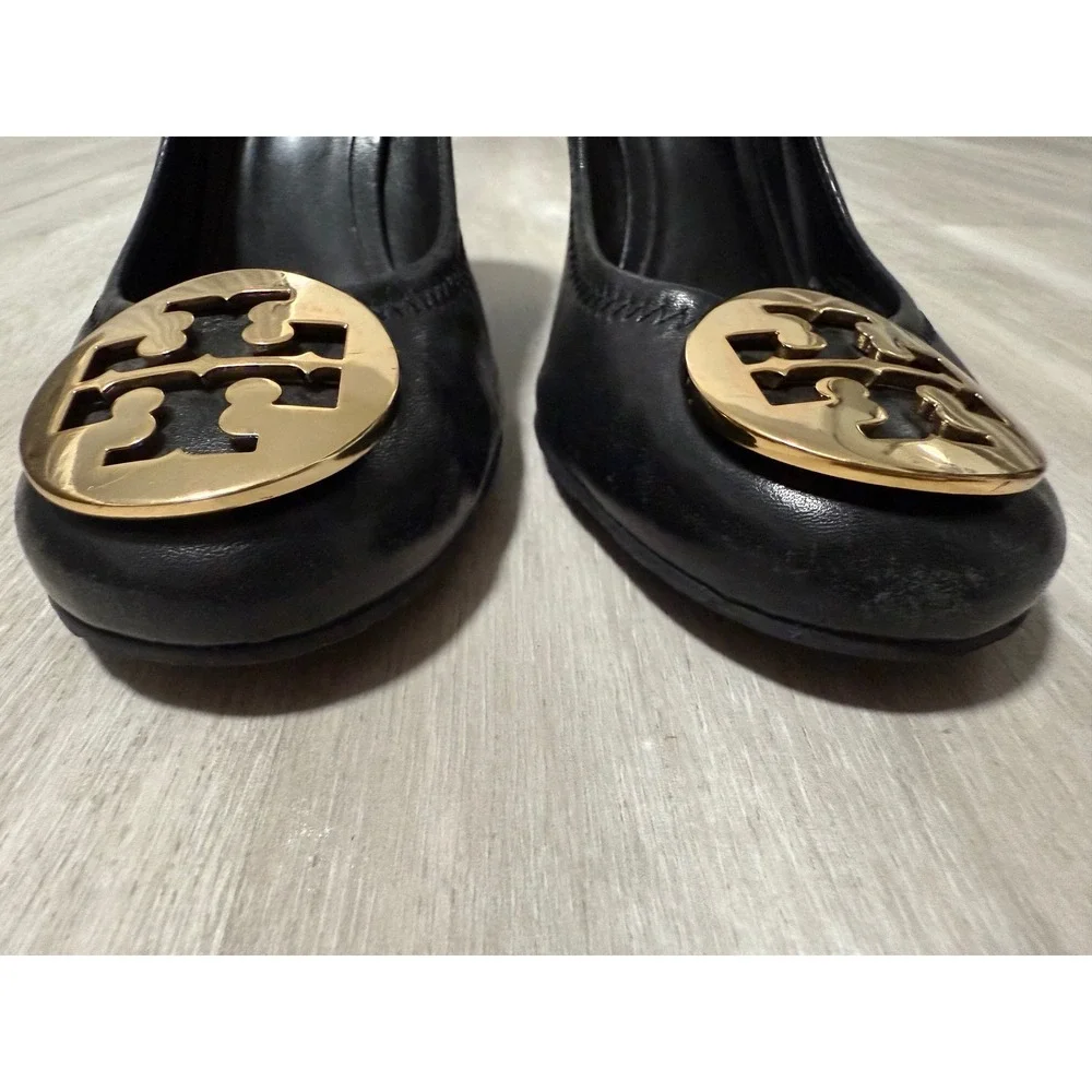 Tory Burch shape wear logo